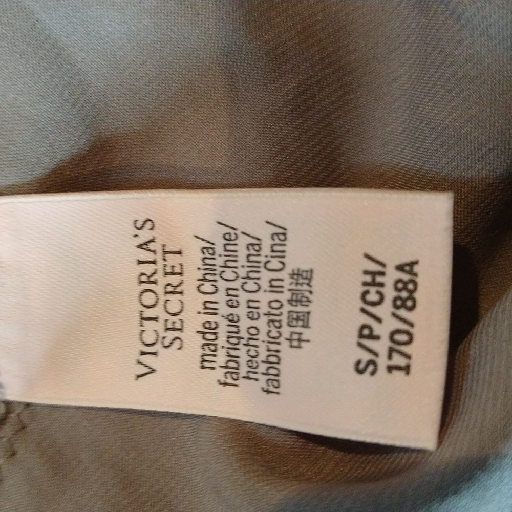 scarf wide long medium weight  never worn   navy blue detail